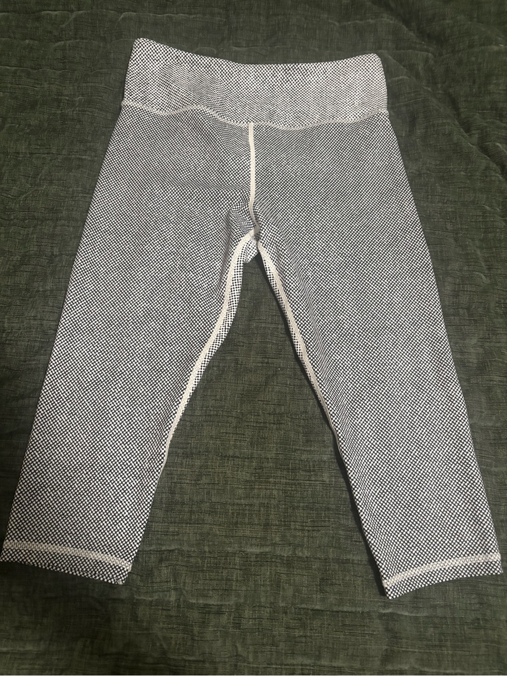 Zyia NWOT capri leggings